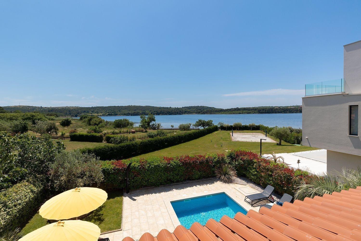 Ferienhaus In Pomer Mit Privatem Beheizten Pool Und Meerblick Exterior foto